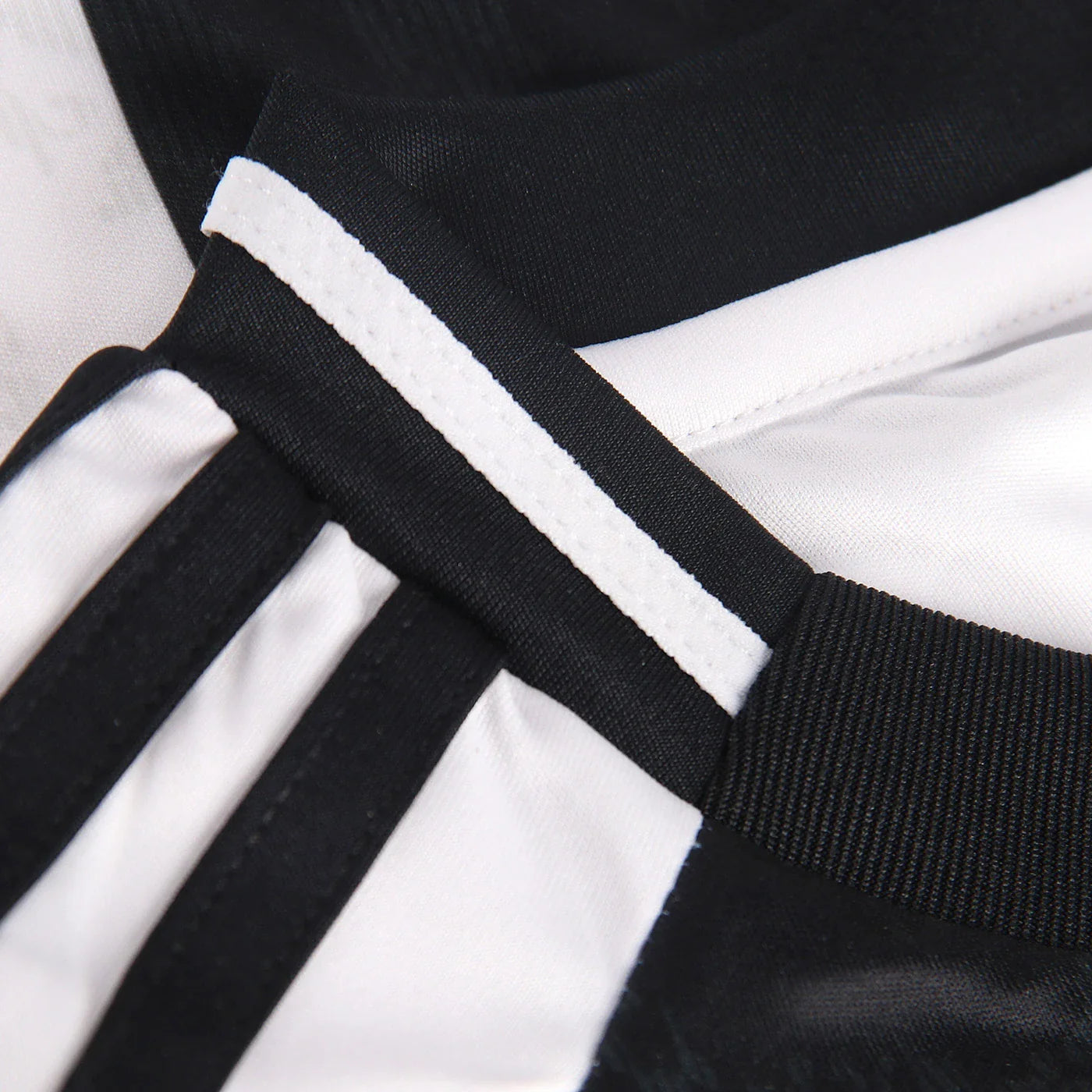 Camiseta Feminina Juventus 24/25 Home - detalle de la manga