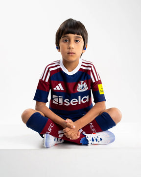 Kids Newcastle 24/25 Away - detalle de la manga