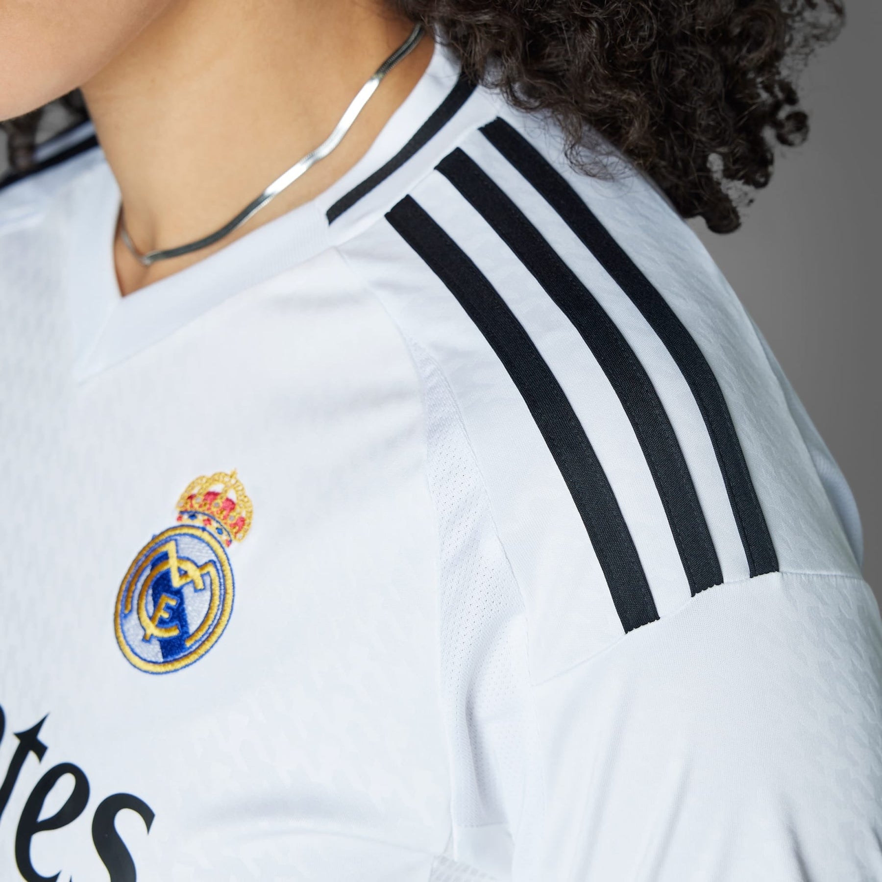 Camiseta 24/25 Real Madrid l Femenino - vista frontal