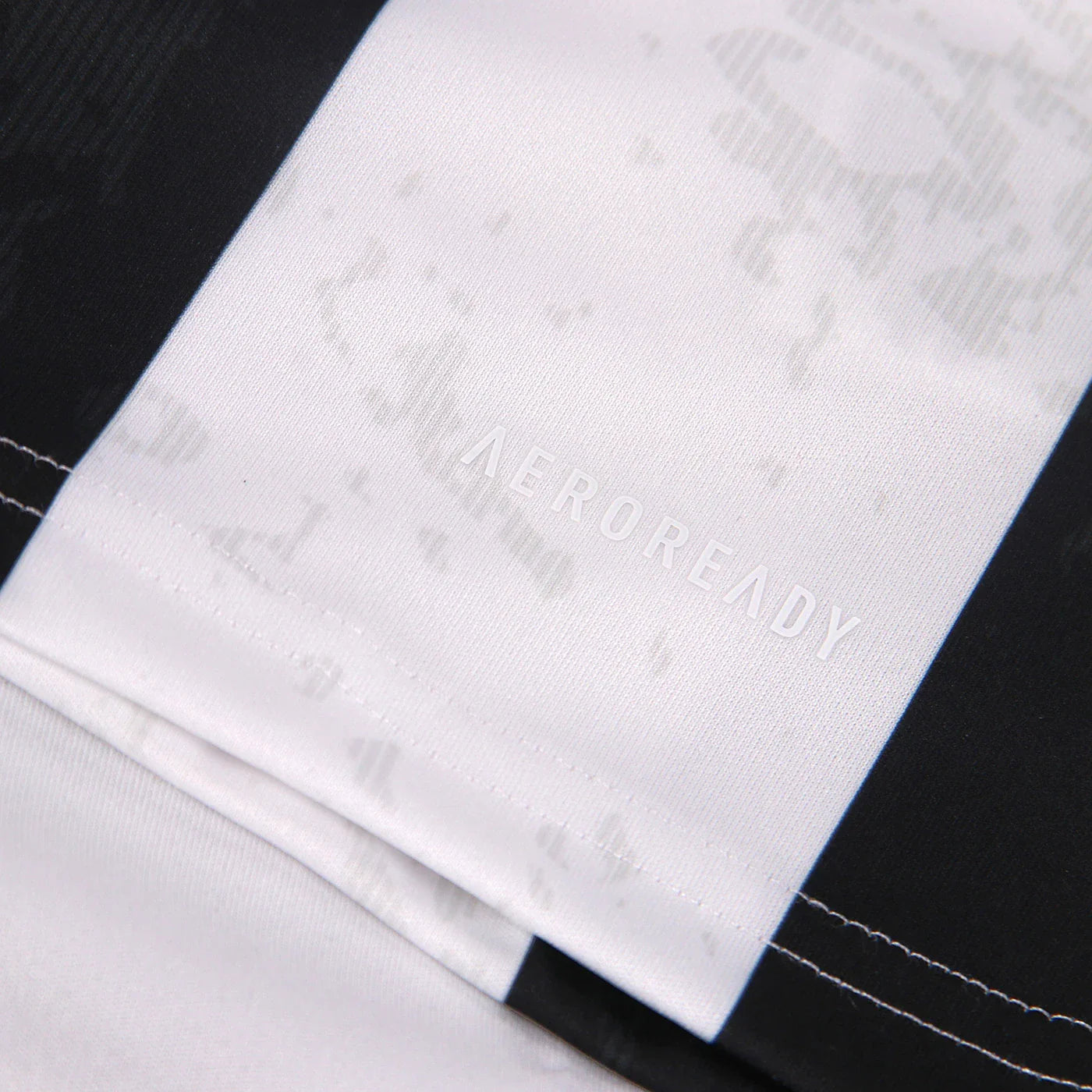 Kids Juventus 24/25 Home - detalle del cuello