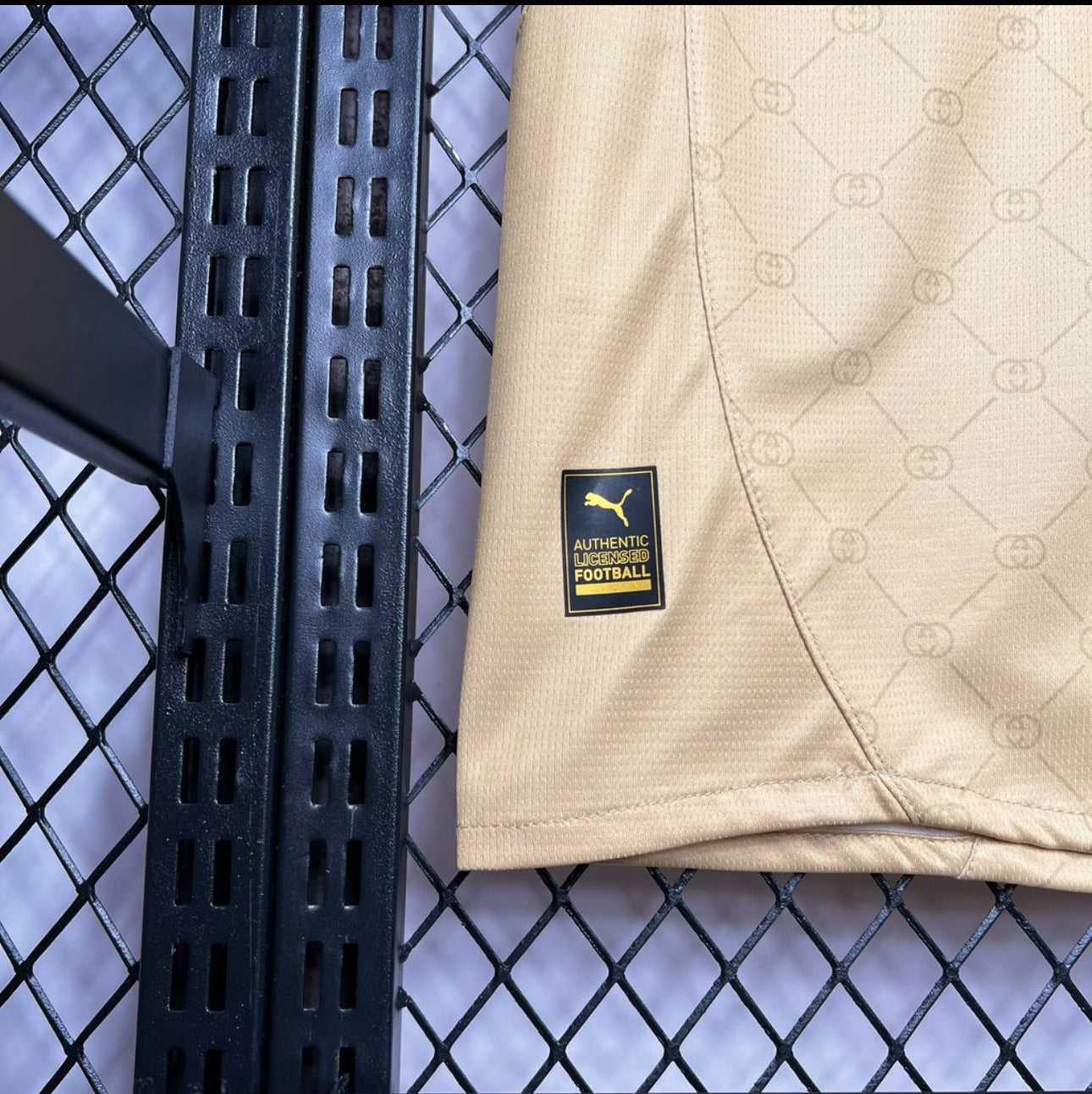 Camiseta AC Milan 24/25 Special Edition - GUCCI - detalle de la manga