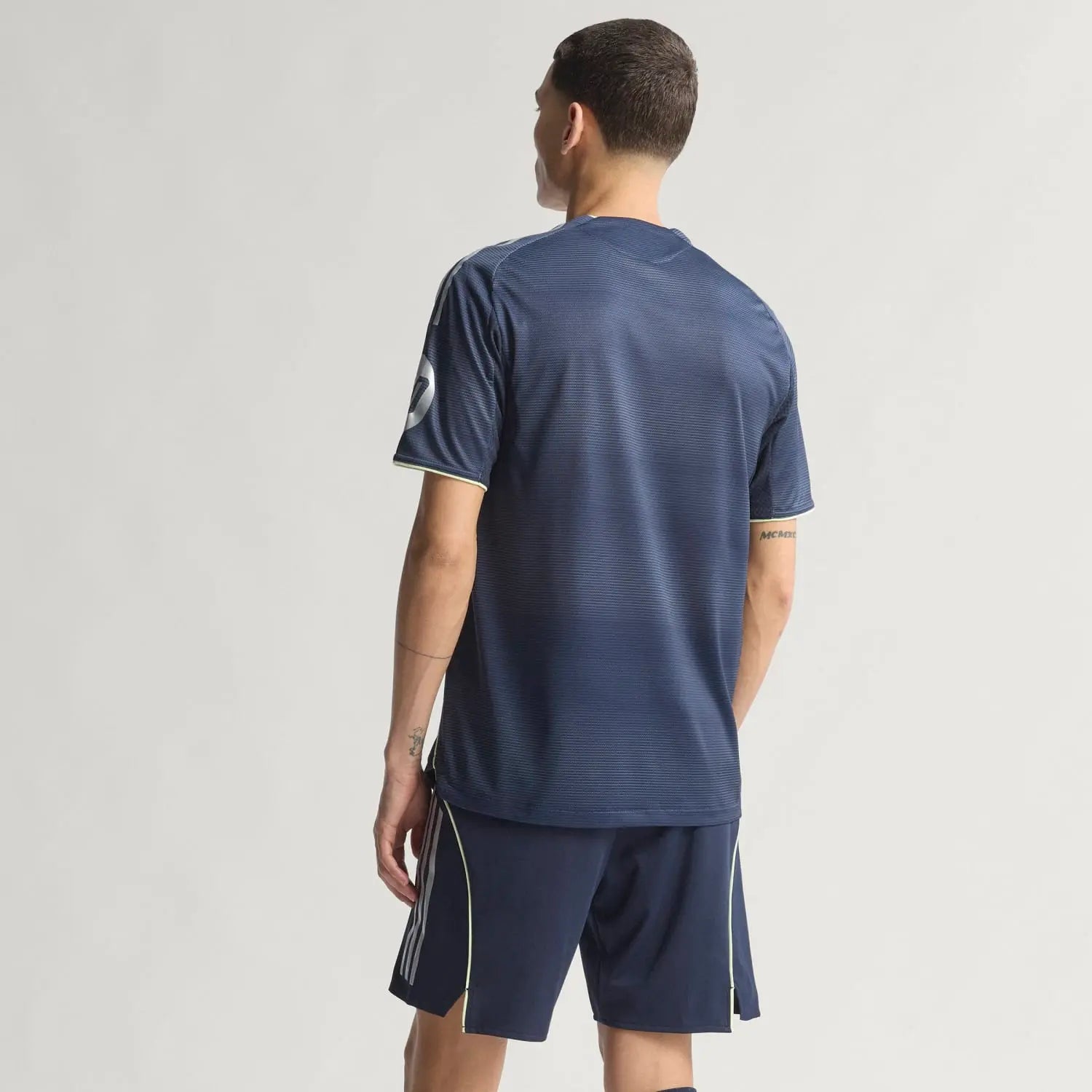 Camiseta Real Madrid Away Player 25/26 - Azul - detalle del cuello