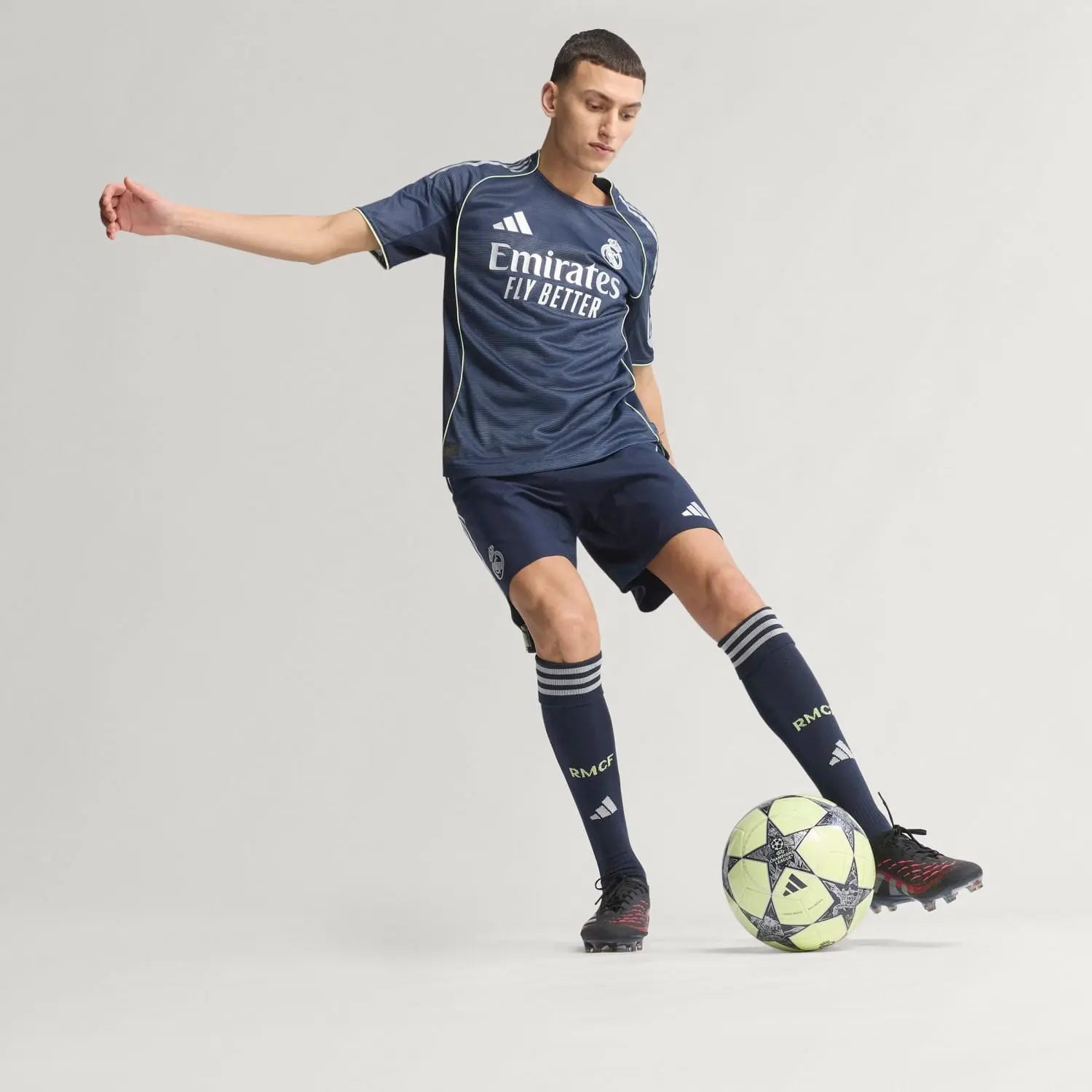 Camiseta Real Madrid Away Player 25/26 - Azul - detalle de la manga