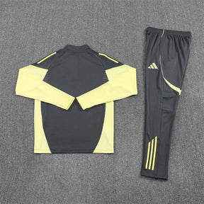 Training Suit Real Madrid 25/26 - Winter - detalle del cuello