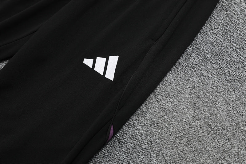 Training Suit Manchester United 25/26 - Winter - detalle del cuello