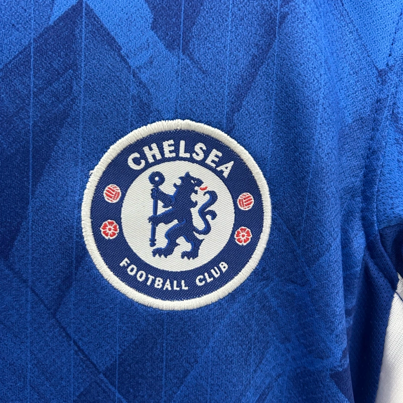 Kids Chelsea Home 25/26 - Blue - detalle del cuello