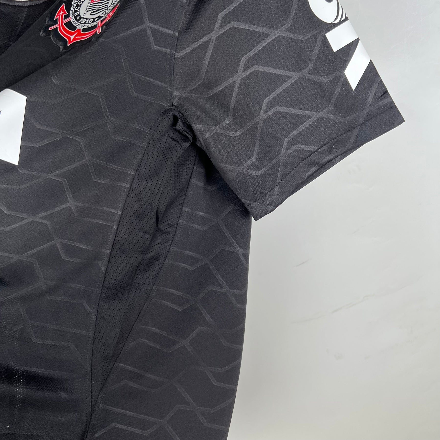 Camiseta Corinthians Retrô 2008 Away - tejido y acabado