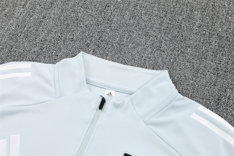 Training Suit Japan 25/26 - Winter - detalle del cuello