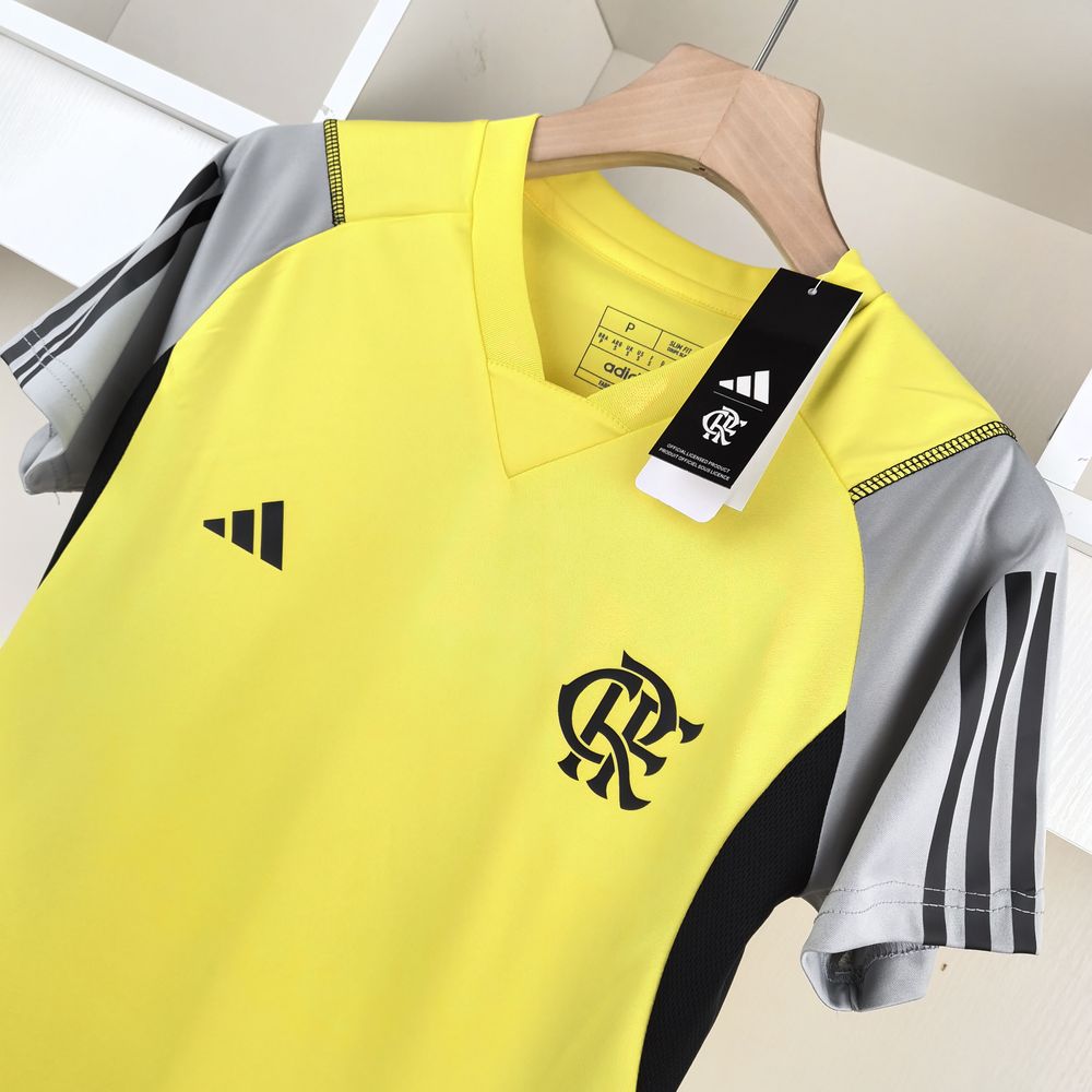 Camiseta 24∕25 Flamengo Treino Femenino - Amarelo - detalle del cuello
