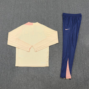 Training Suit Barcelona 25/26 - Winter - detalle del cuello