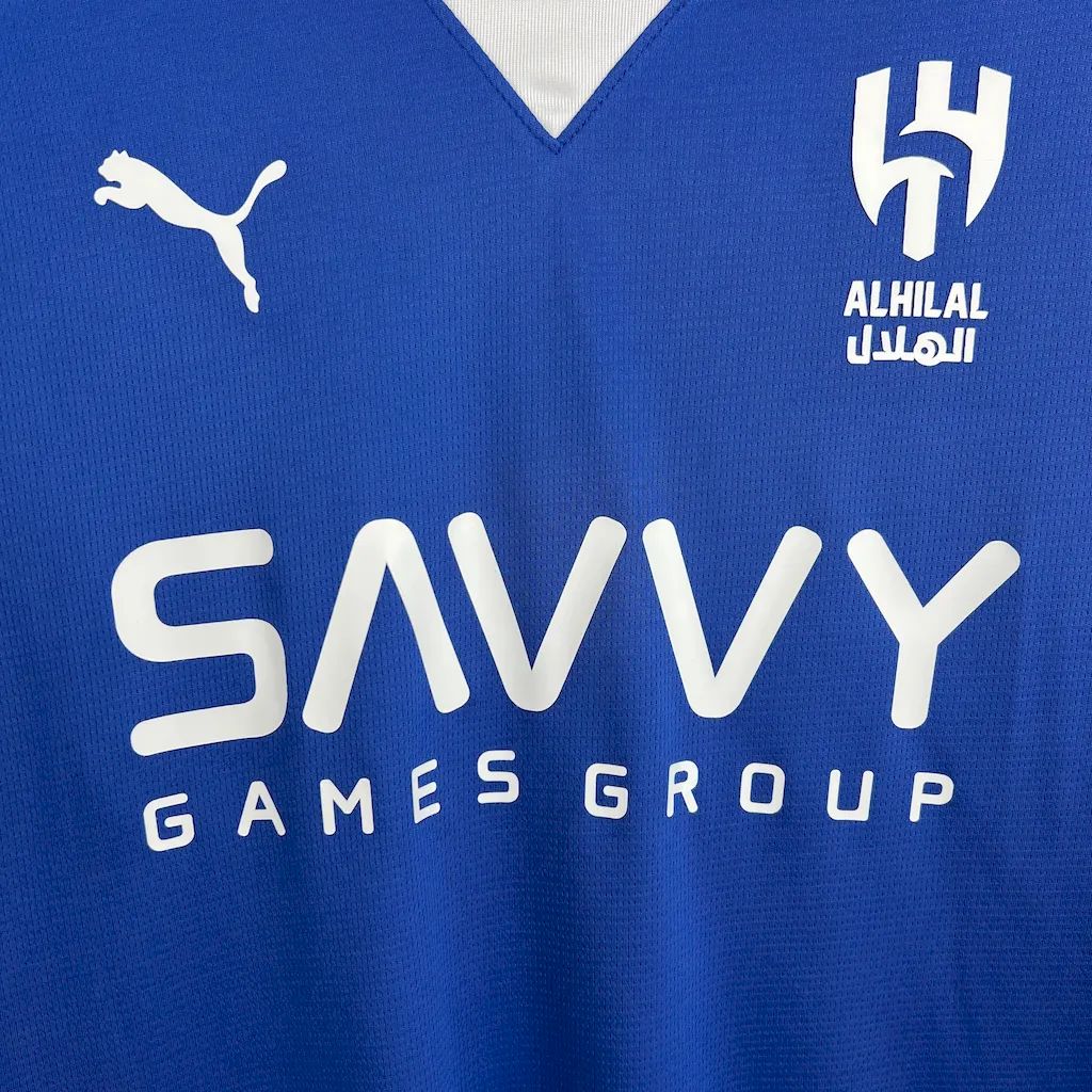 Camiseta Al Hilal 2024/25 70th Years Anniversary - detalle de la manga