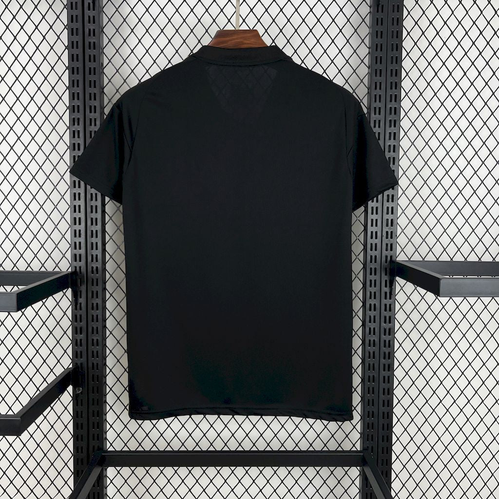 Real Madrid 24∕25 Black Special Edition - vista frontal