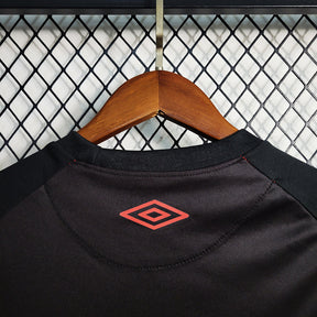 Kids Athletico Paranaense ll 2023∕24 Preto-Vermelho - detalle de la manga