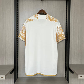 Camiseta 24∕25 Real Madrid Special Edition Platinum - detalle del cuello