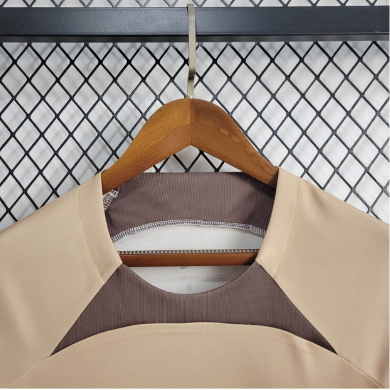 Camiseta 24/25 Corinthians Treino Bege - detalle del cuello