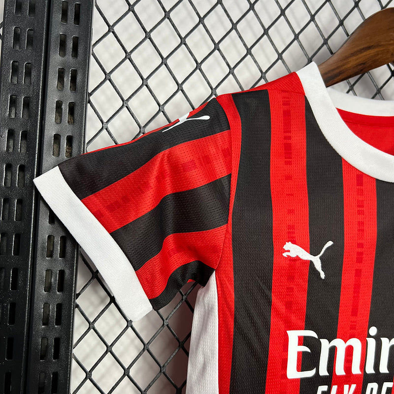 Kids Milan l 2024∕25 - detalle del cuello