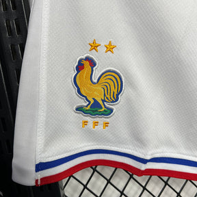 Shorts França ll 2024/25 - detalle del cuello