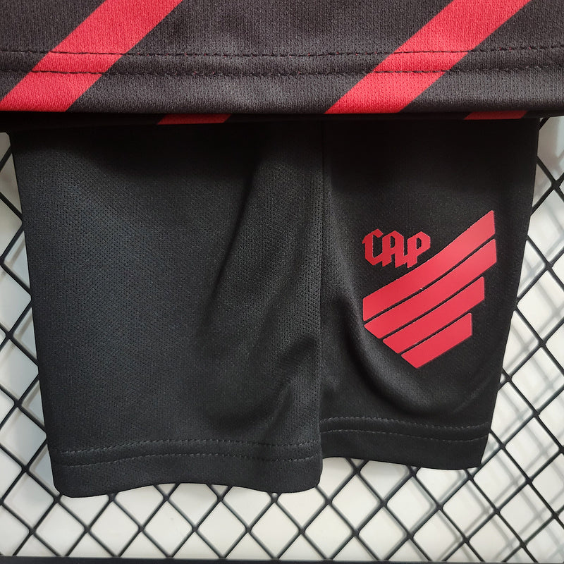Kids Athletico Paranaense l 2023∕24 Preto-Vermelho - detalle del cuello