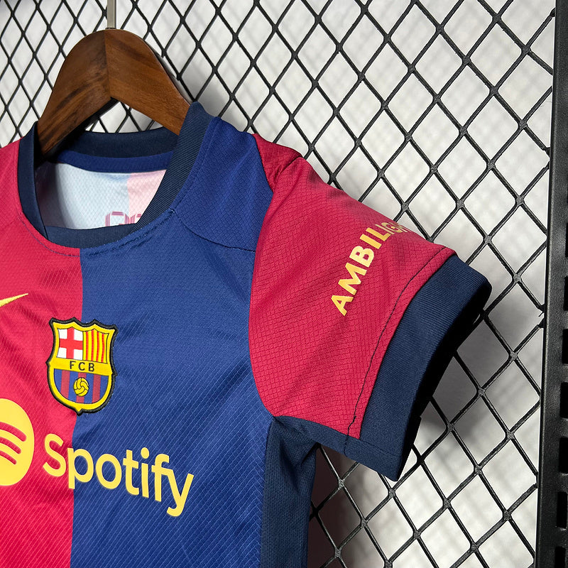 Kids Barcelona l 2024∕25 - detalle del cuello