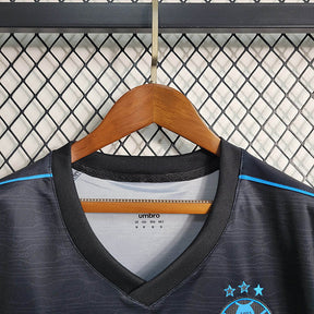 Camiseta 23∕24 Gremio ll - Femenino - Preto - detalle del cuello