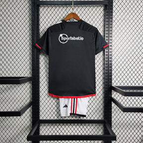 Kids São Paulo ll 2023∕24 - detalle del cuello