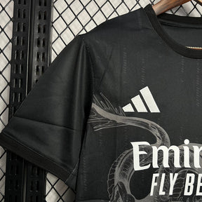 Camiseta 24/25  Real Madrid Edição Especial - Preto - detalle del cuello