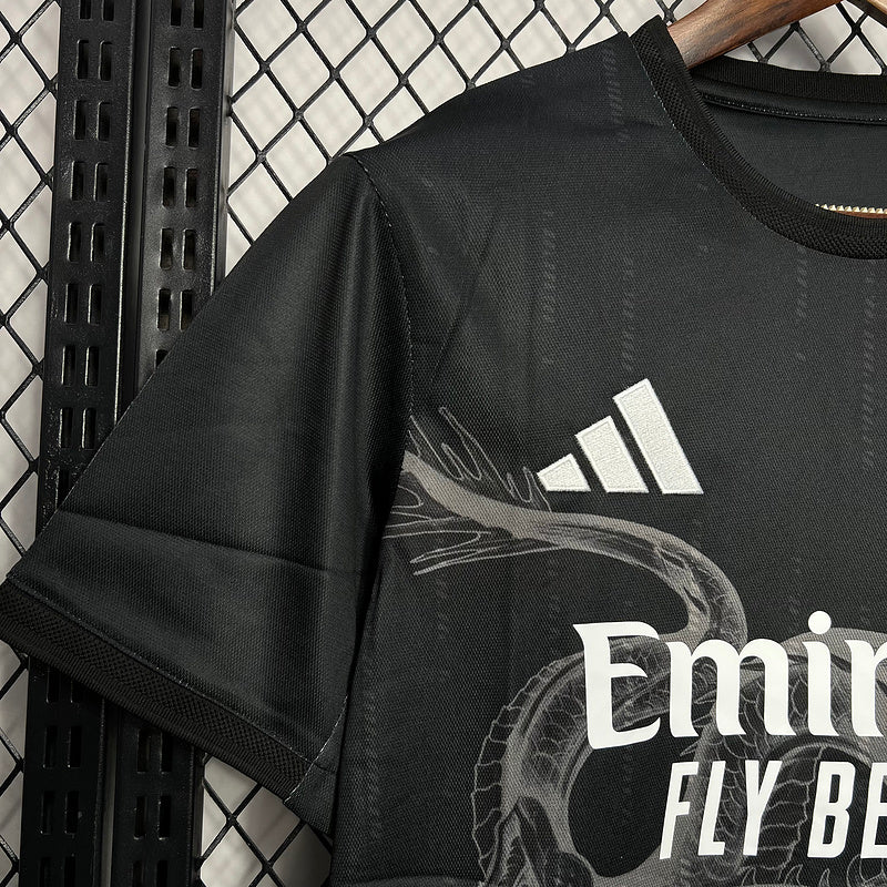 Camiseta 24/25  Real Madrid Edição Especial - Preto - detalle del cuello
