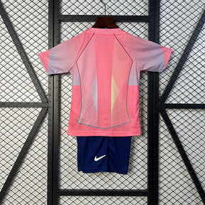 Kids Barcelona l 2025∕26 Special Edition Rosa - detalle de la manga