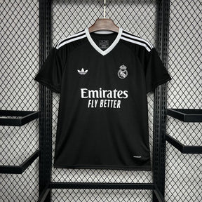 Camiseta Real Madrid 24/25 - Preto - detalle de la manga