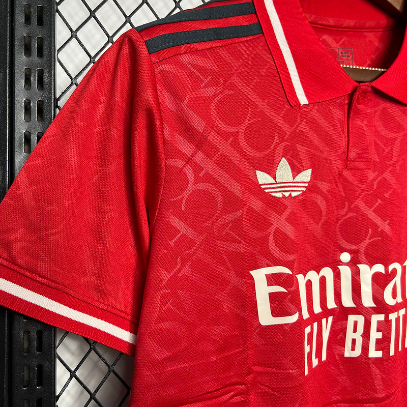 Camiseta Real Madrid Vermelha 24/25 - detalle de la manga