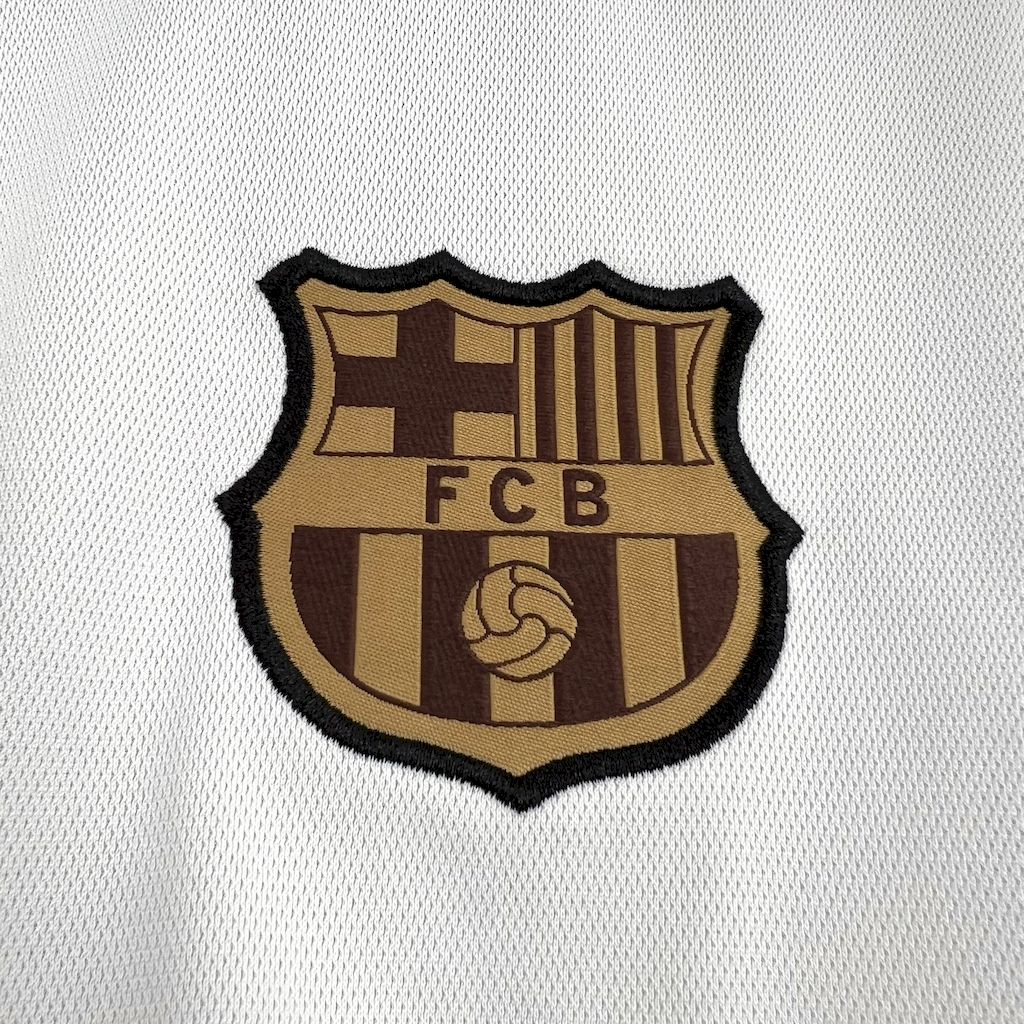 Camiseta FC Barcelona 24/25 LAMINE YAMAL 304 Special Edition - detalle del cuello