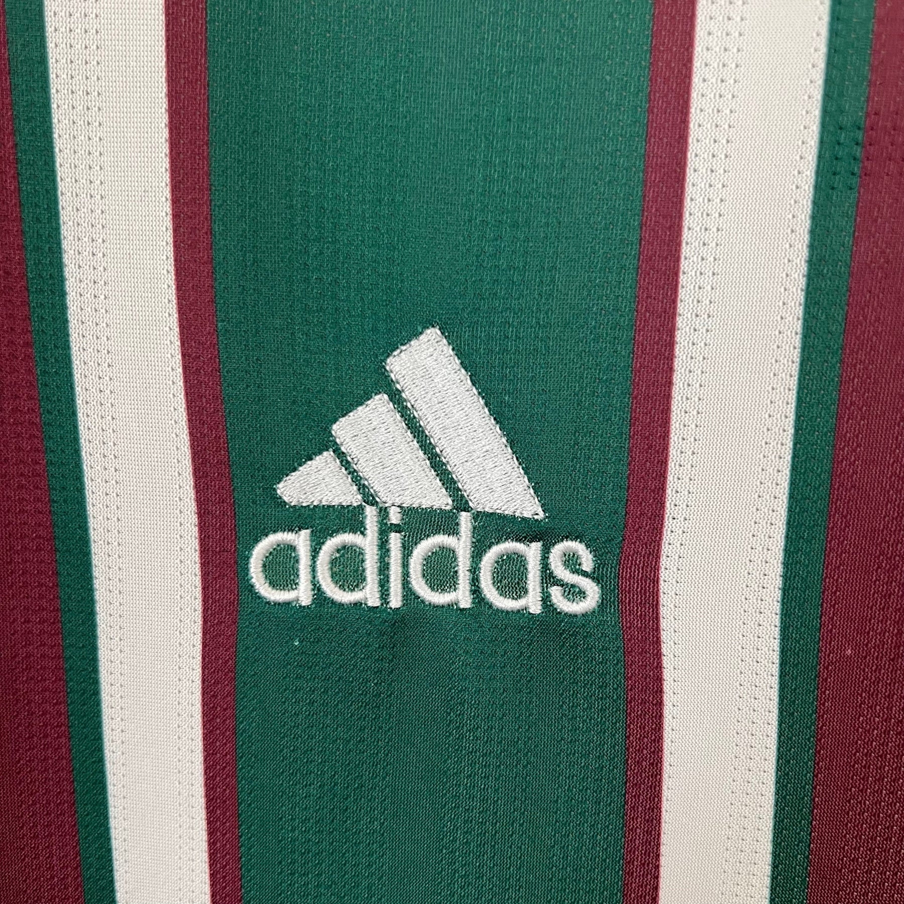 Camiseta Retro Fluminense 2003 - detalle del cuello
