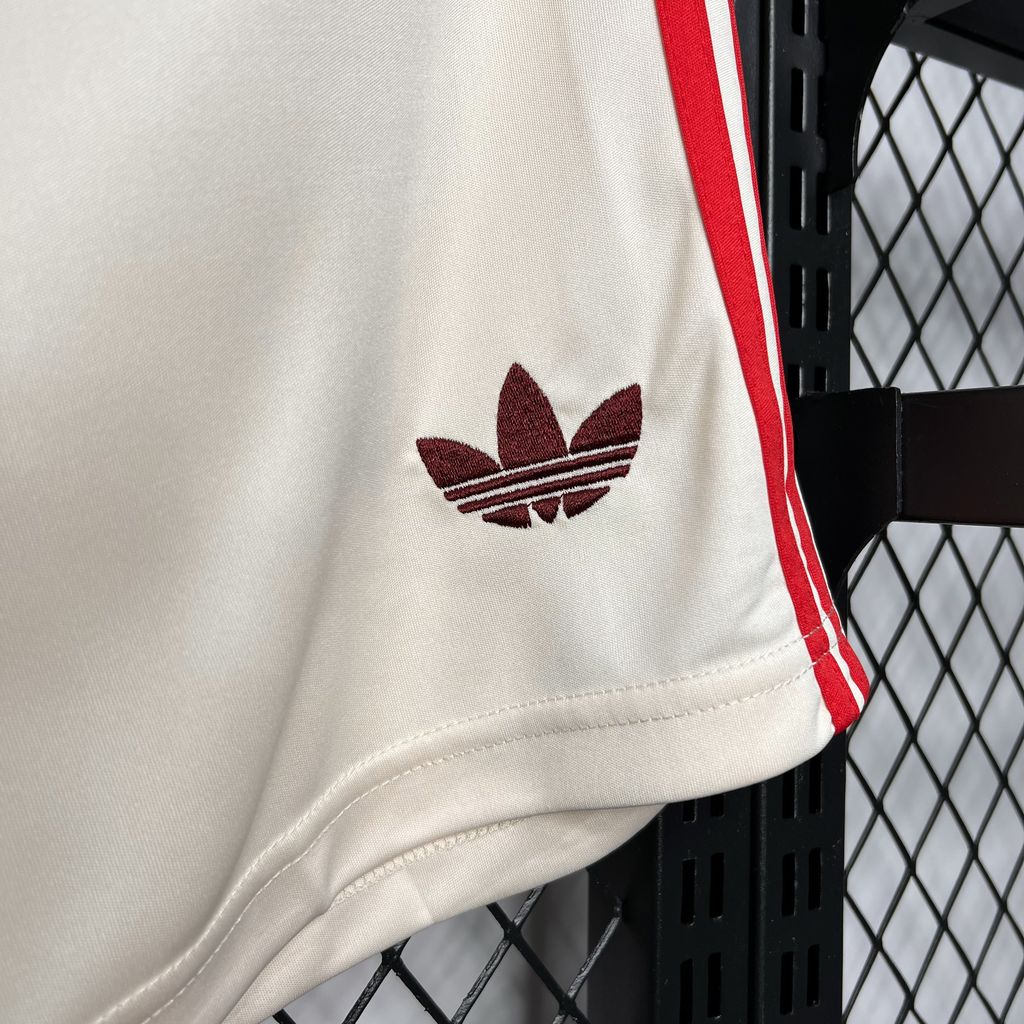 Shorts Bayern Munich 2024/25 Third - detalle del cuello