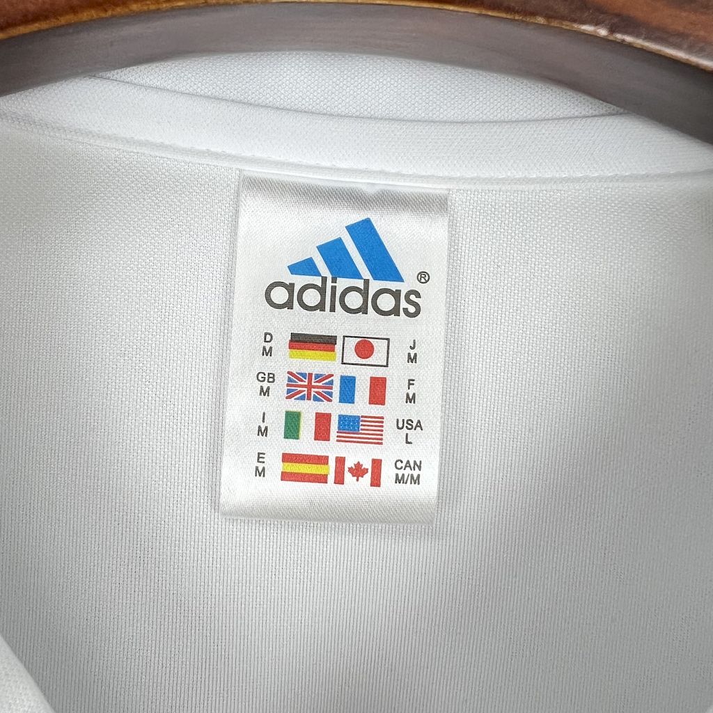 Camiseta do Real Madrid Retrô 2002/03 Home - detalle de la manga