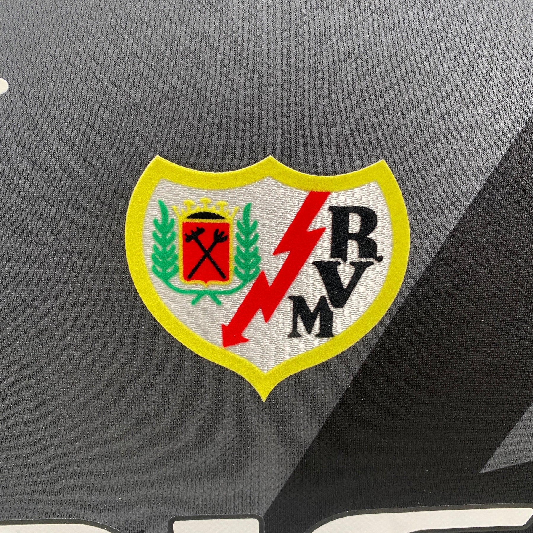 Camiseta do Rayo Vallecano 24/25 third - detalle del cuello