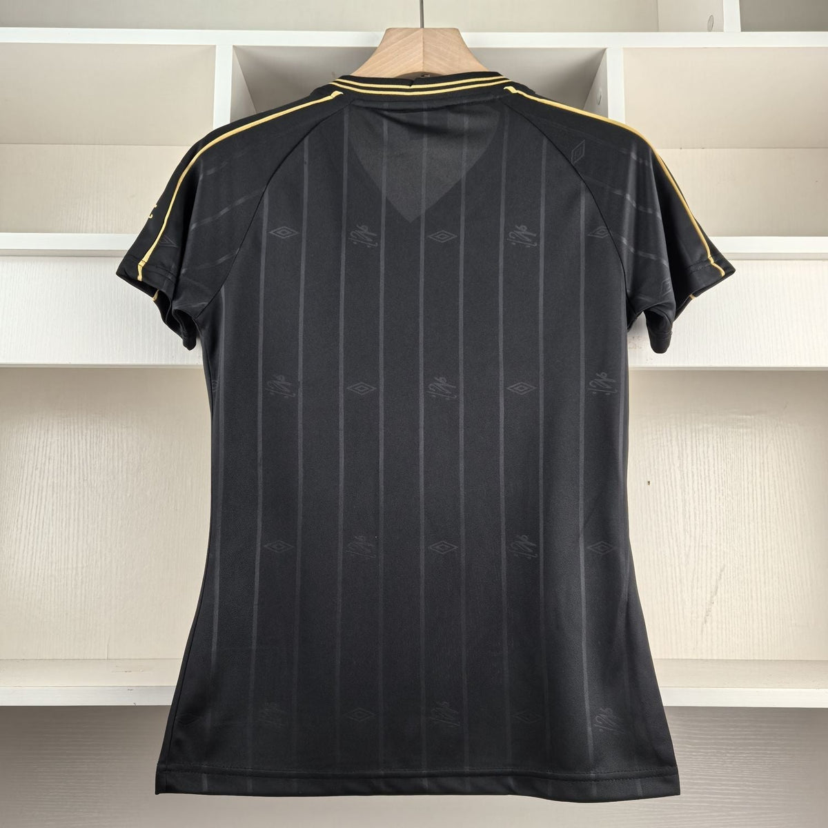 Camiseta do Santos Charlie Brown 24/25 - Femenino - vista frontal