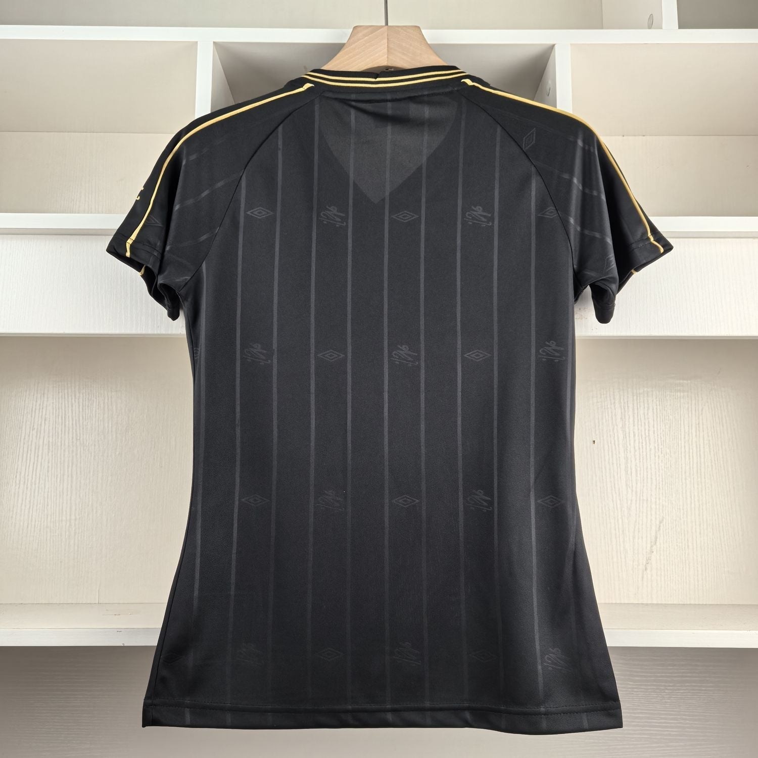 Camiseta do Santos Charlie Brown 24/25 - Femenino - vista frontal