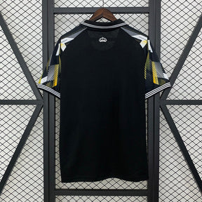25∕26 Real Madrid Special Edition - vista frontal