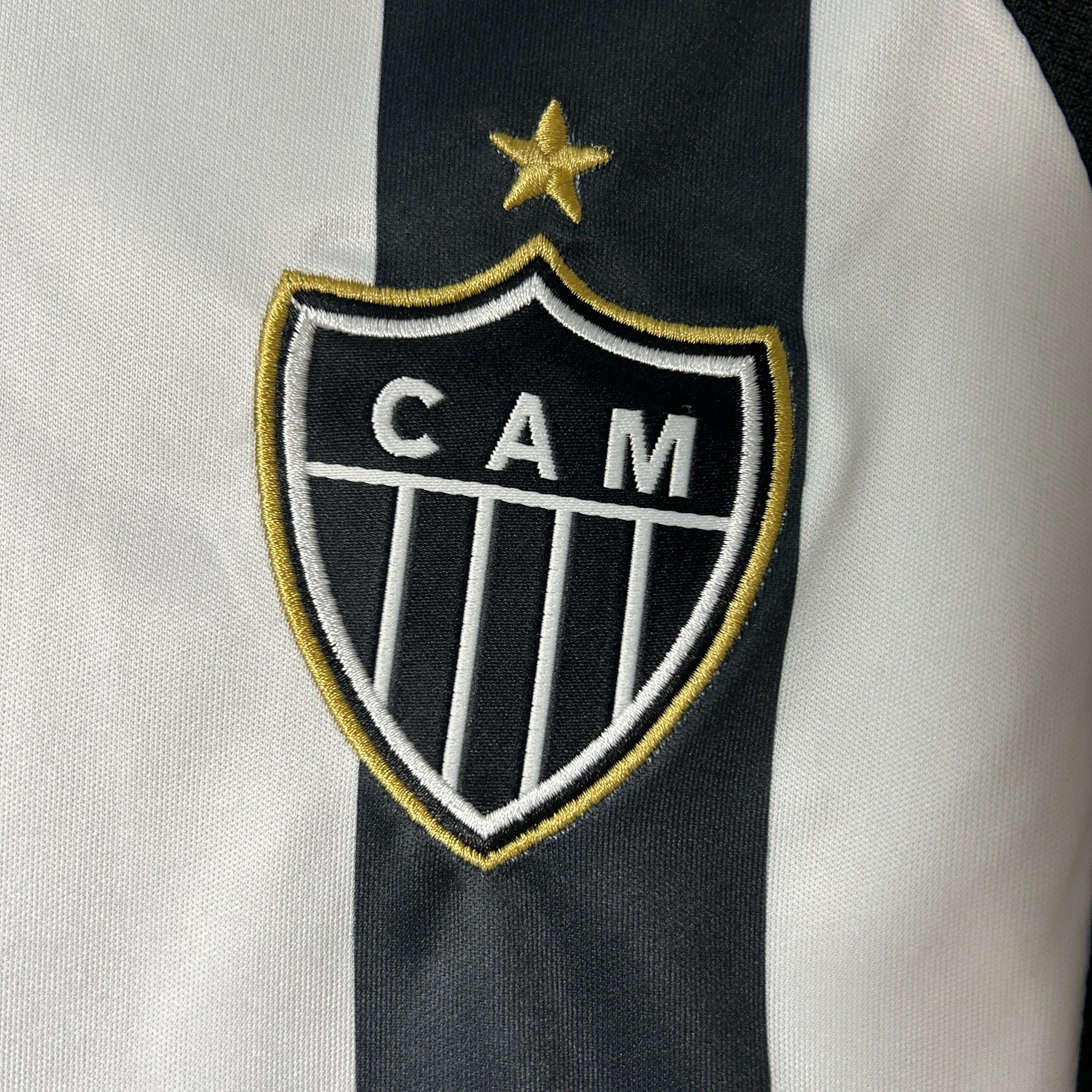 Kids Atlético Mineiro I 25/26 - Preto e Branco - detalle del cuello