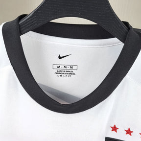 Camiseta Flamengo Retrô 2001 - Branco - tejido y acabado