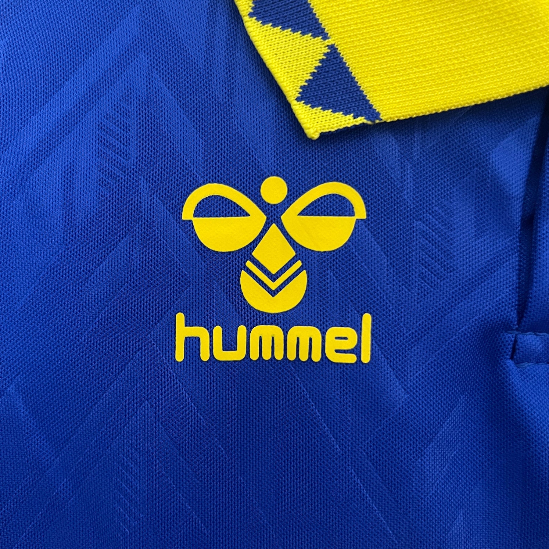 Kids Las Palmas 24/25 Away - detalle del cuello