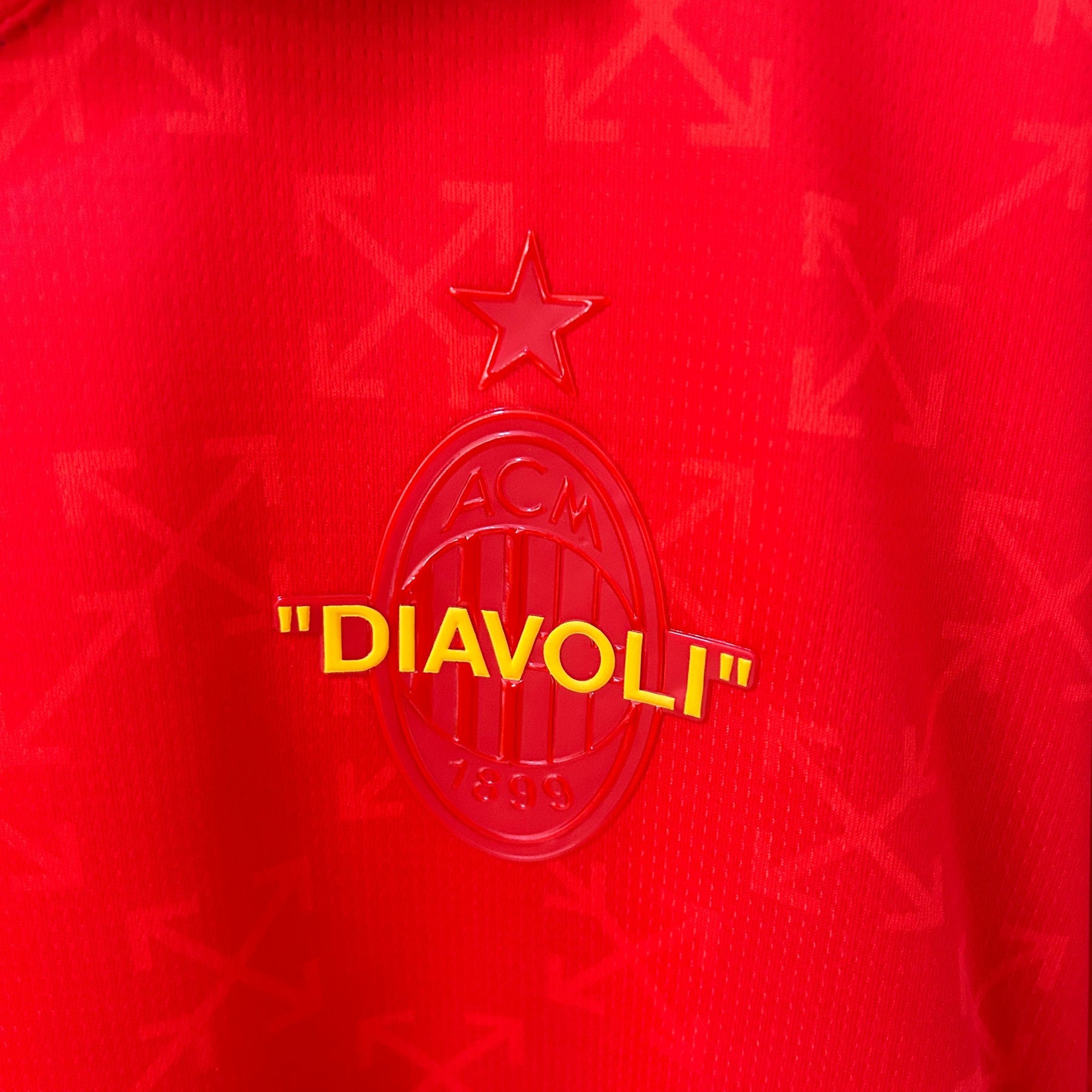 Camiseta Milan 25/26 Co-Branded Edition - detalle de la manga