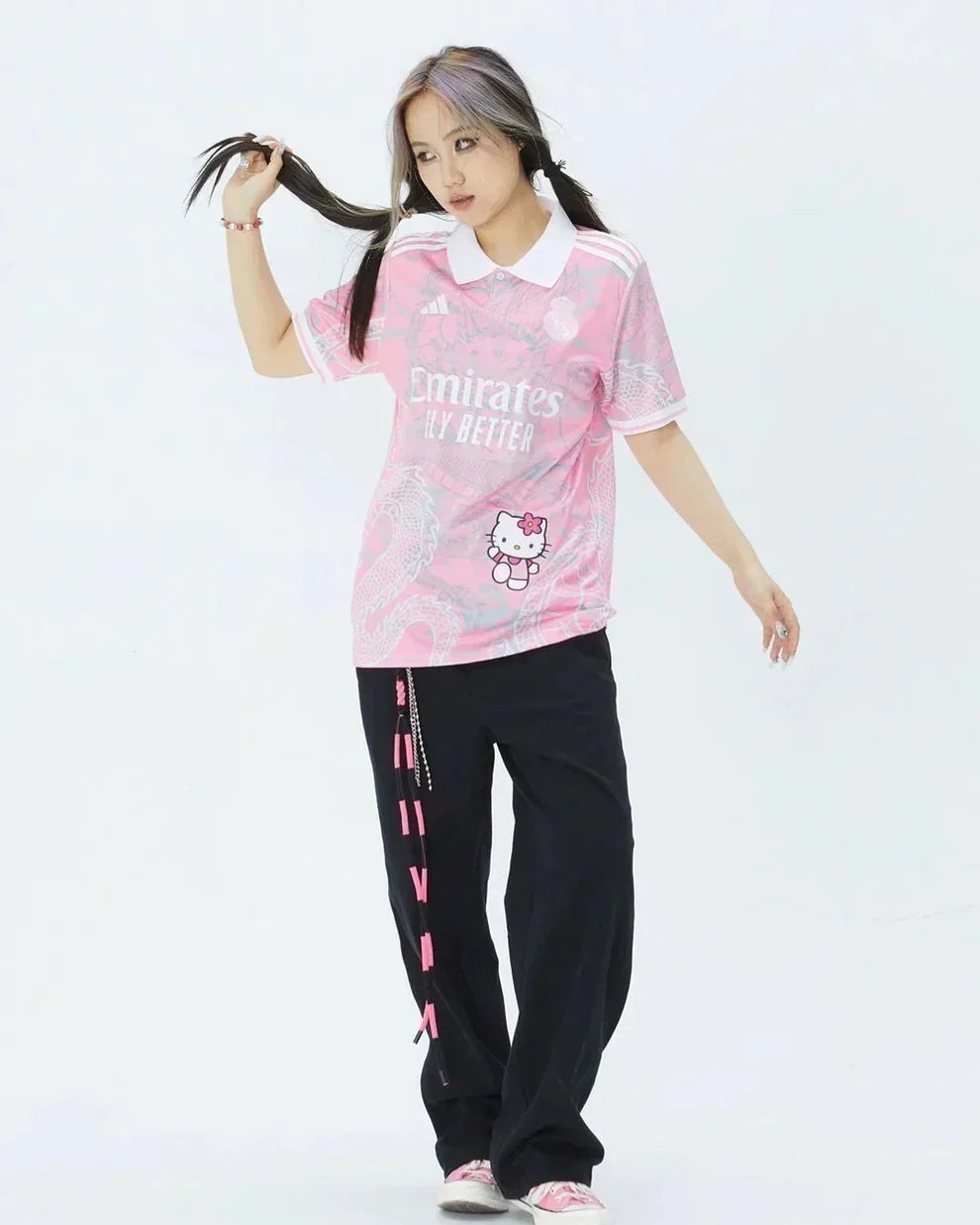Camiseta Real Madrid Hello Kitty 24/25 s/n° Torcedor Adidas Masculina - Rosa - vista trasera