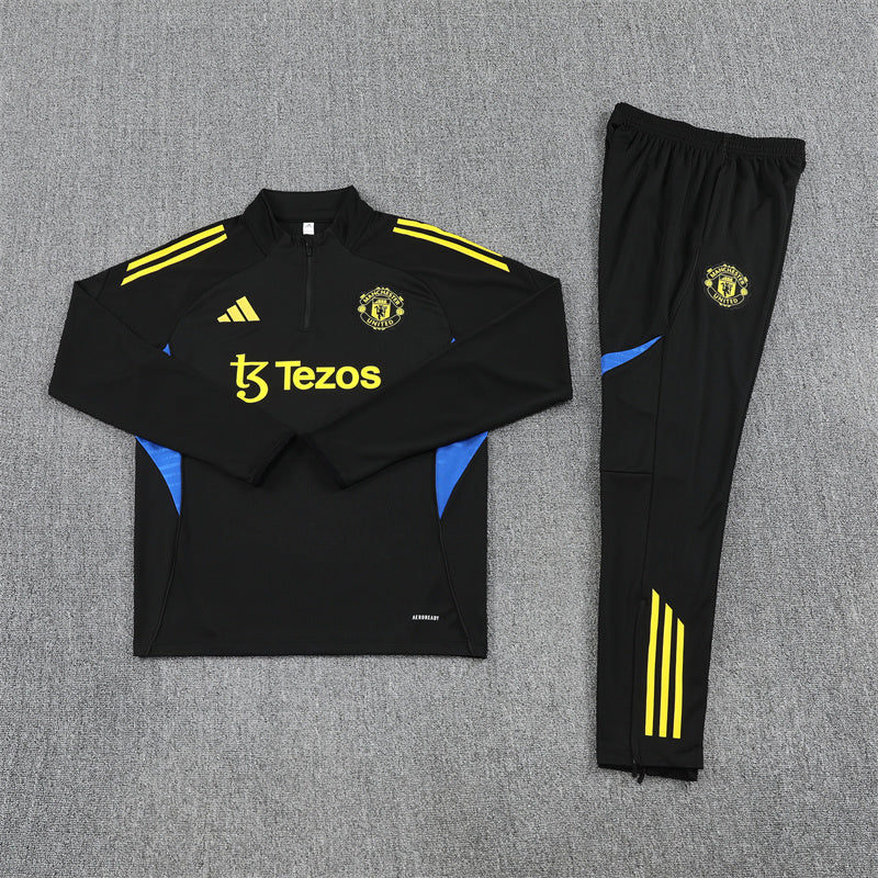 Training Suit Manchester United 25/26 - Winter - detalle del cuello