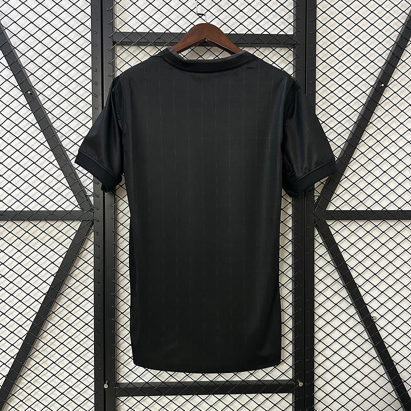 25∕26 Tottenham away - vista frontal