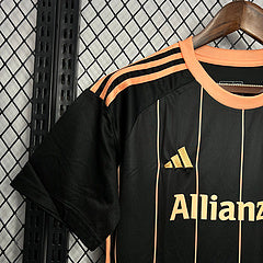 Camiseta 24∕25 Bayern Munich Special Edition - detalle del cuello